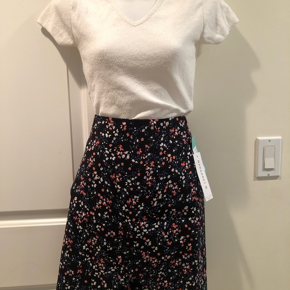 New w tags Margaret M- floral skirt Sz small with wrap slit.